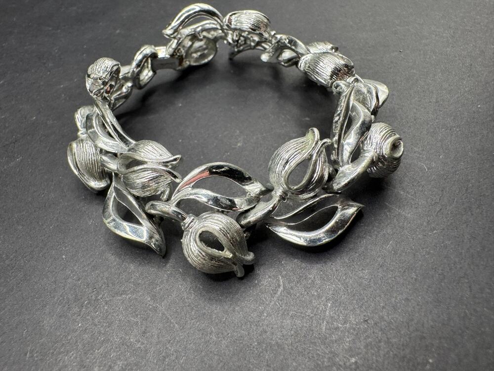 Vintage LISNER Signed Tulip Rose Flower Silver Tone Chain Bracelet 6 1/4-6.5"